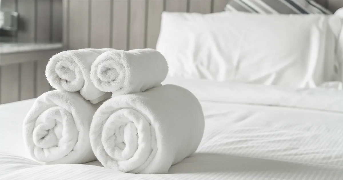 Blanchisserie professionnelle pour linge de lit à Toulon par Prestaclean - Lavage, repassage et livraison sur mesure