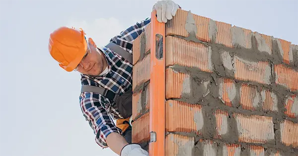 Travaux de maçonnerie professionnelle à Toulon par Prestaclean - Réparation, rénovation et construction sur mesure