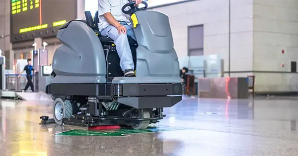 Nettoyage professionnel de locaux commerciaux à Toulon par Prestaclean - Ménage quotidien et entretien des vitrines et espaces clients