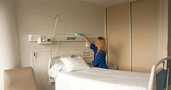Nettoyage hospitalier et médico-social à Toulon par Prestaclean - Désinfection complète selon normes sanitaires strictes