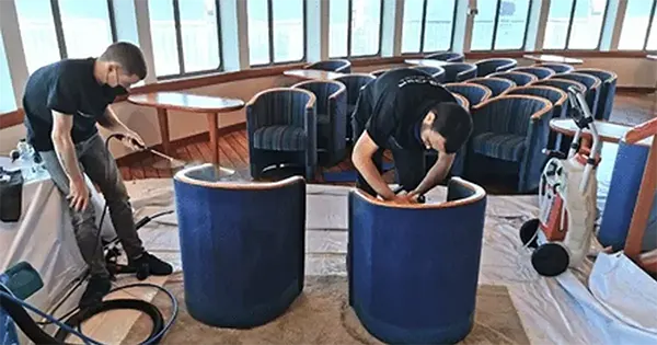 Nettoyage professionnel de canapé à Toulon par Prestaclean - Élimination des taches et acariens